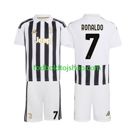 Juventus Cristiano Ronaldo 7 Børn Hjemme Fodboldsæt 2026-27 S/S (+ Korte bukser) Juventus Cristiano Ronaldo 7 Børn Hjemme Fodboldsæt 2026-27 S/S (+ Korte bukser)